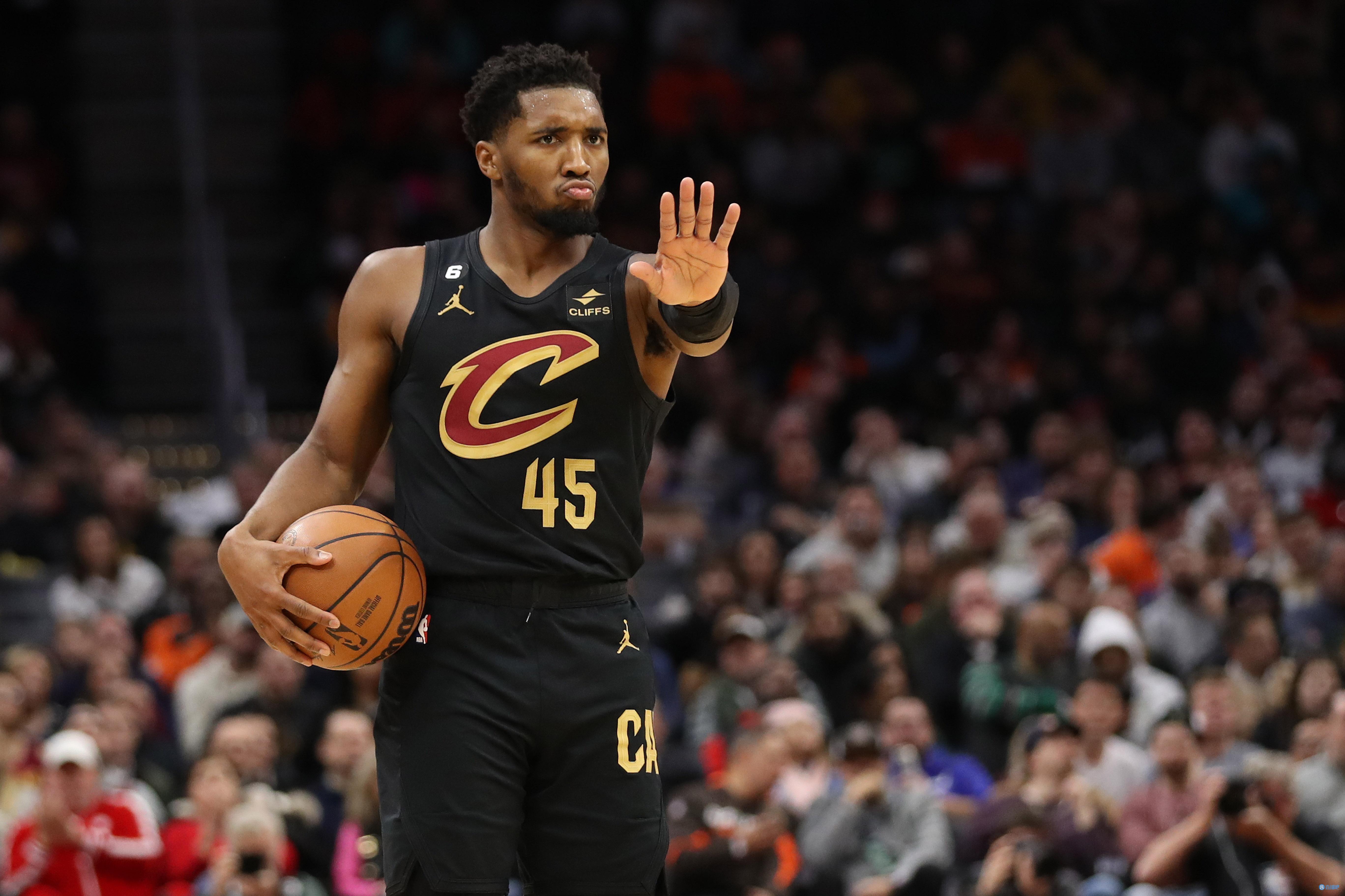 辽宁男篮夺得2022—2023赛季CBA总冠军 郝鹏姚明李乐成颁奖 周波...